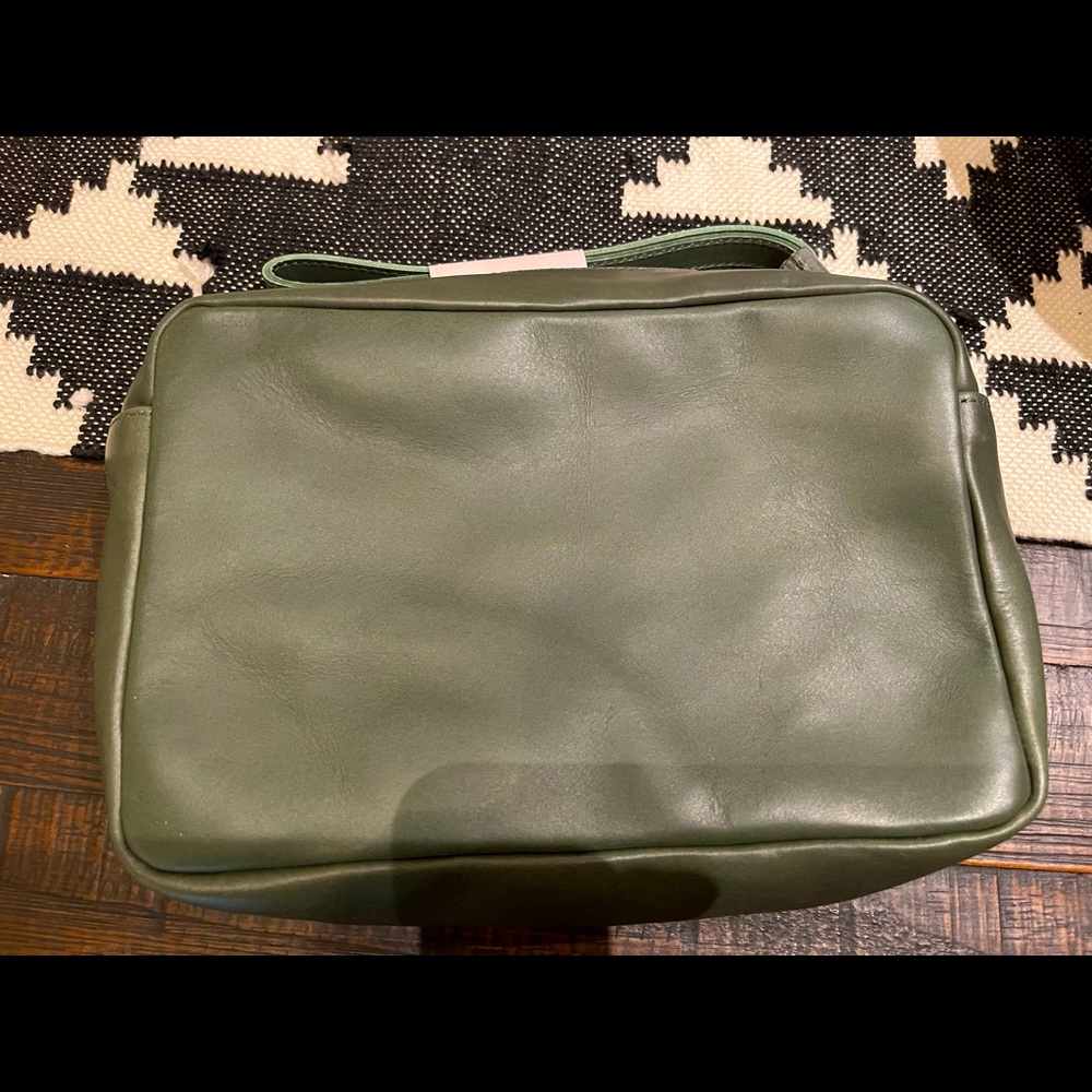 BRAND NEW Clare V green Marisol bag